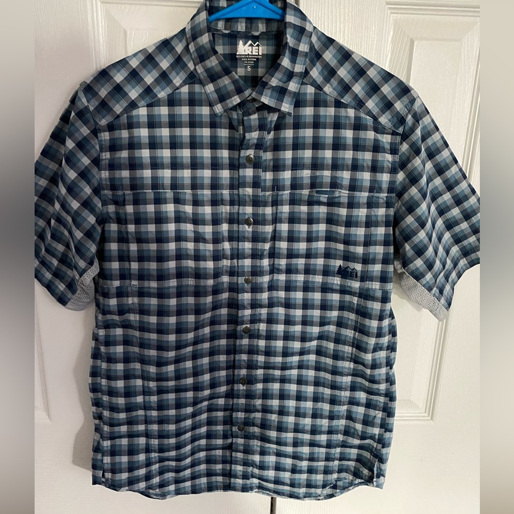 REI button down breathable short sleeve shirt